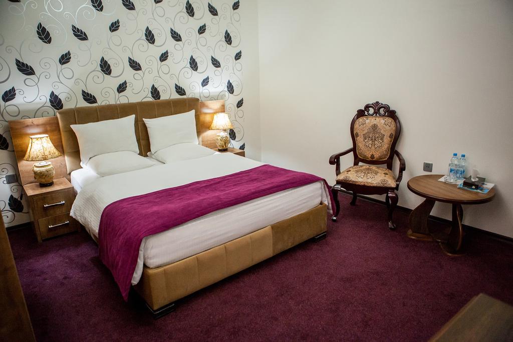 Issam Hotel & Spa Sheki Ngoại thất bức ảnh